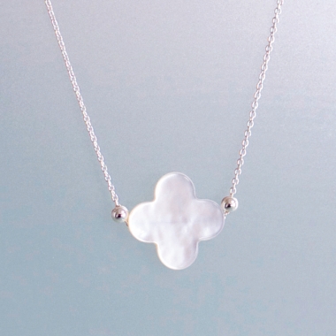 Collier argent fleur de nacre